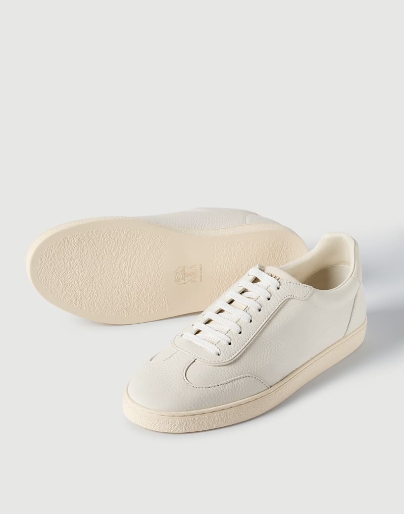 Brunello Cucinelli Sneakers aus genarbtem Hirschleder — Chalk