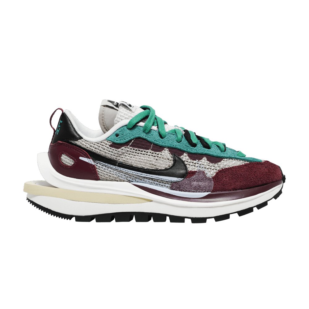 Nike Vaporwaffle — sacai Villain Red Neptune Green