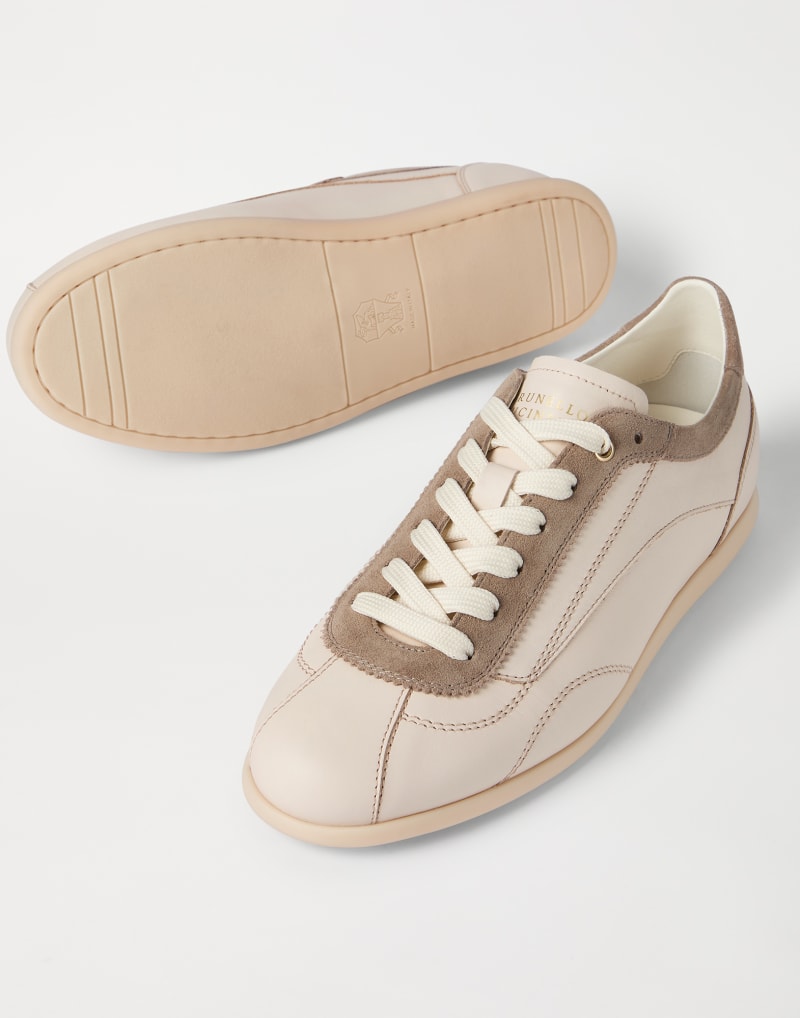 Brunello Cucinelli Sneakers aus Kalbsleder und Veloursleder — Butter