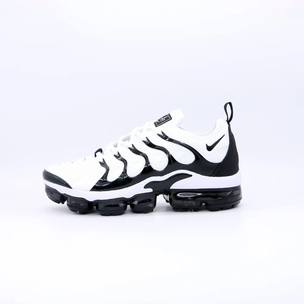 Nike NIKE Air Vapormax Tn Plus — White Face and Black Background