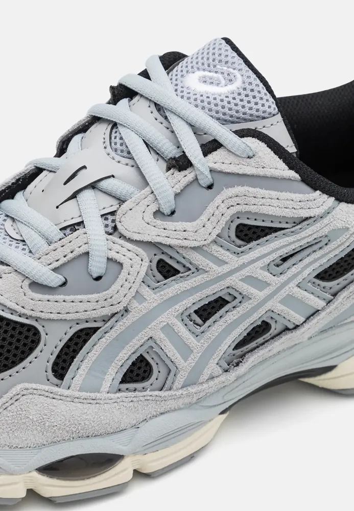 Asics — Produktbild